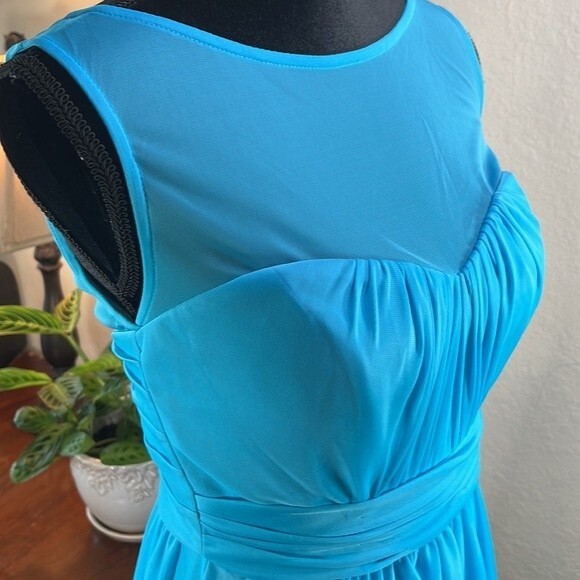 DAVID’S BRIDAL | Malibu Cocktail Dress with Mesh Top & Deep V Back Zip | Size 8 - Picture 6 of 9